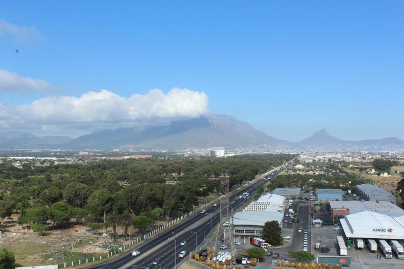 1 Bedroom Property for Sale in Goodwood Central Western Cape